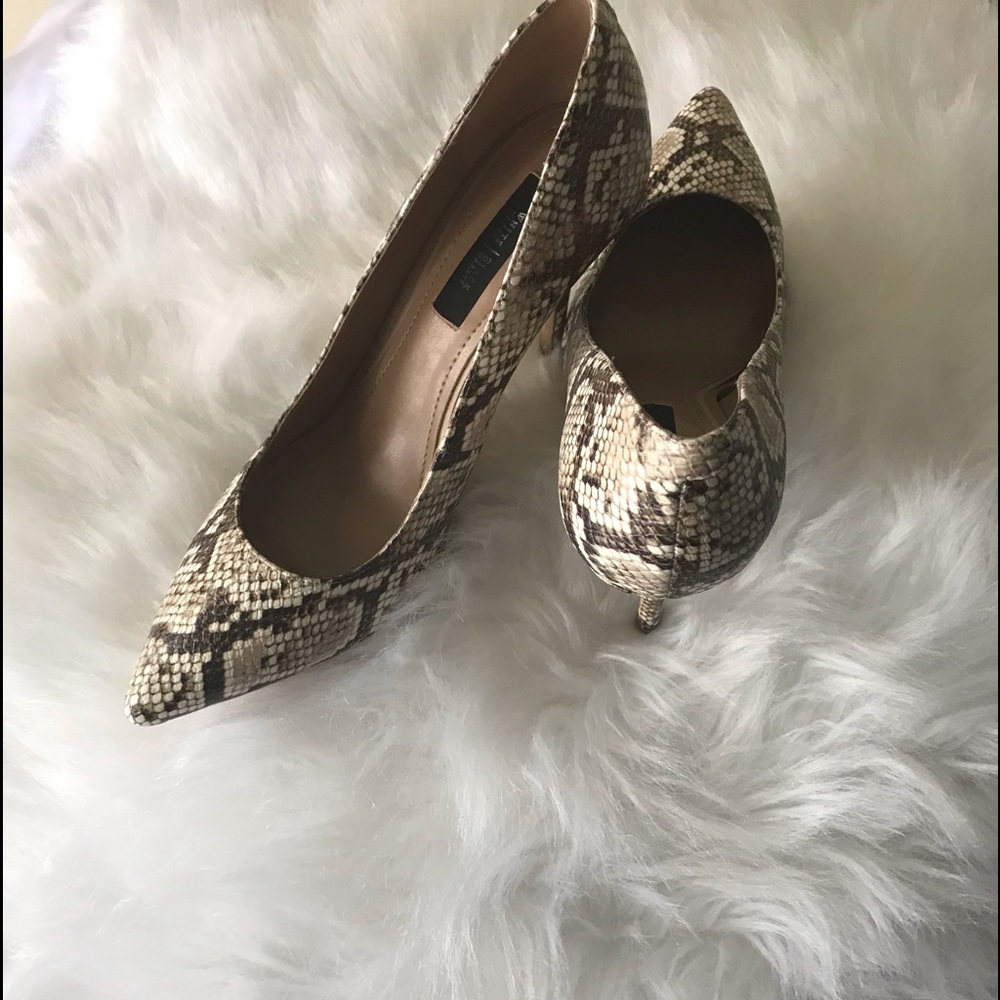 Women’s Heels - Picture 4 of 11
